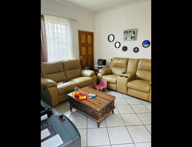 2 BEDROOM SIMPLEX FOR SALE IN DAWN PARK